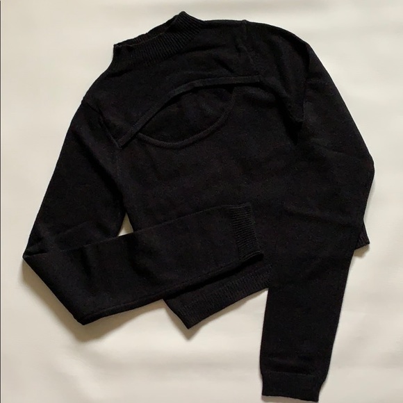 Front Hole Detailed Cropped Sweater - Picture 3 of 7